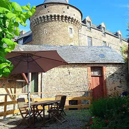 Feriehus Charming Detached 2 Bedroom Ancient House In Medieval Quarter Of A Small Town In The Pays De La Loire, France Sillé-le-Guillaume